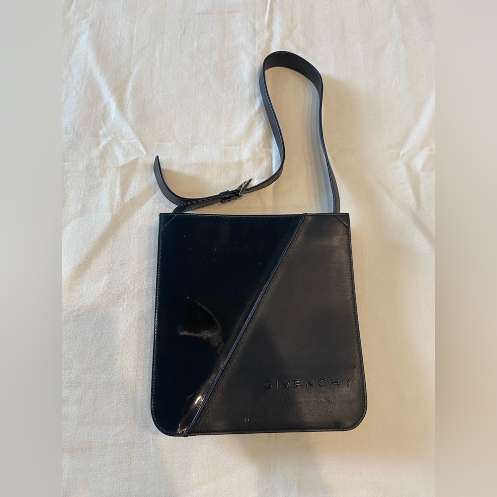 Givenchy Classic Black Shoulder Bag Leather Men’s/Unisex Vintage Two-Tone
